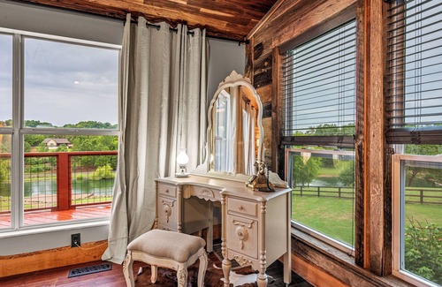 Sevierville Cabina | Private pond cabin, Weddings & events, sleeps 24!