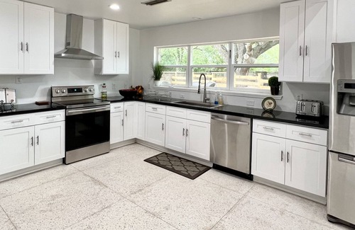 Braeburn Villa | Private Pool/21 beds/Galleria Mall/ City Center