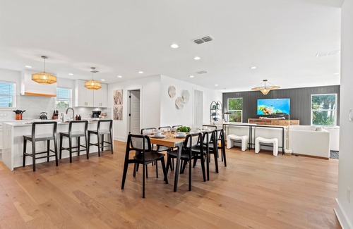 Vilano Beach Casa | Private Pool - 3 En-Suite King Bedrooms + Bunkroom for 4 - Steps from the Beach