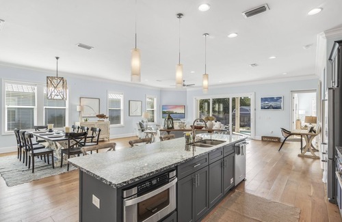 Gulfview Heights Casa | Private pool, golf cart, walk to the beach and dining