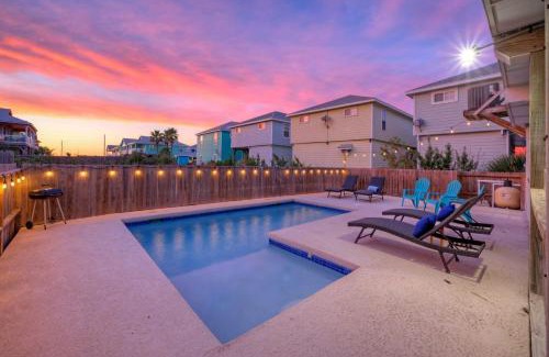 Port Aransas Casa | Private Pool Game Room Patio Near the Beach Palm House by AvantStay