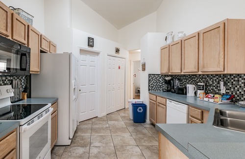 Lake Berkley Casa | Private Pool & Game room 4BD/2BA Disney Area