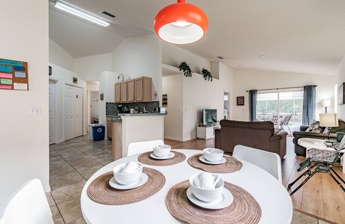 Lake Berkley Casa | Private Pool & Game room 4BD/2BA Disney Area