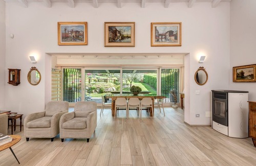 Colico Villa | Piscina privada, jardín de 2000 m2, paseo a la playa y al centro
