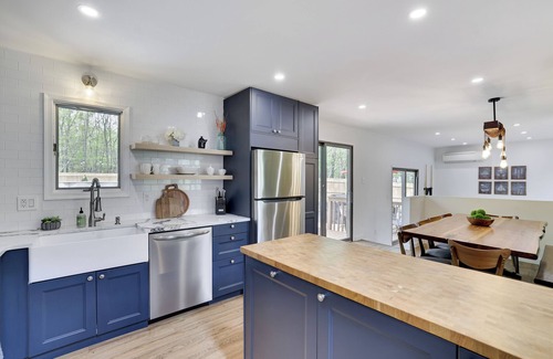 Tunkhannock Township Casa | Private POOL Hot Tub Fully Fenced Backyard Fire Pit Games
