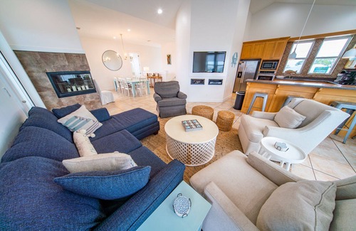 East End Casa | 30% OFF Summer! Private Pool, Hot Tub & Elevator, Pet Friendly, Gulf View!