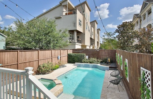 Shady Acres Casa | Private Pool + Hot Tub in Houston Heights - Lovett!