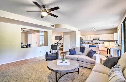 Gateway Ranch Casa | ¡NUEVO! Chic Gilbert Home -9 millas al distrito patrimonial!