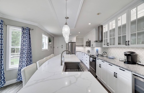 Albrightsville Casa | Private Pool, Hot Tub, Game Rm, Fire Pit, & Luxury 5 bedrms in gated community!