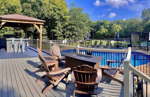 Albrightsville Casa | Private Pool, Hot Tub, Game Rm, Fire Pit, & Luxury 5 bedrms in gated community!