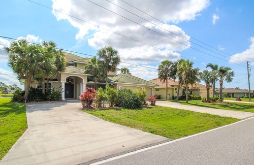 Port Charlotte Casa | Private Pool, Lake front, Port Charlotte, Lake View Retreat