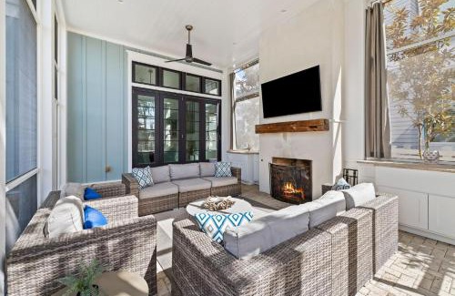Watercolor Casa | Private Pool, Lake Views, Great Outdoor Space - Lake District Home in Watercolor, FL home