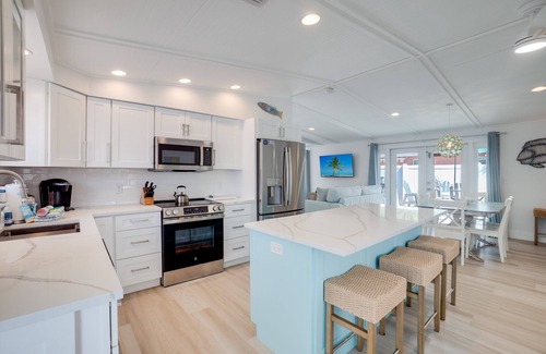 Holmes Beach Casa | Modern Beach Cottage con piscina climatizada cerca de la playa
