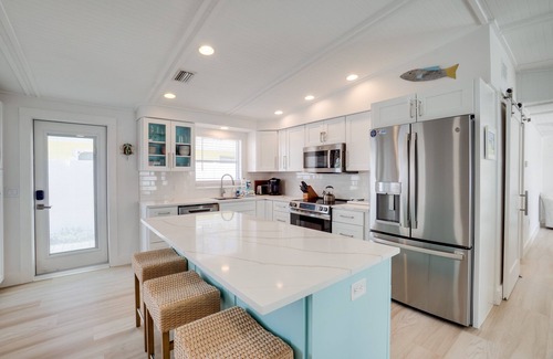 Holmes Beach Casa | Modern Beach Cottage con piscina climatizada cerca de la playa