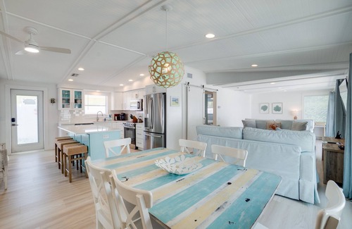 Holmes Beach Casa | Modern Beach Cottage con piscina climatizada cerca de la playa