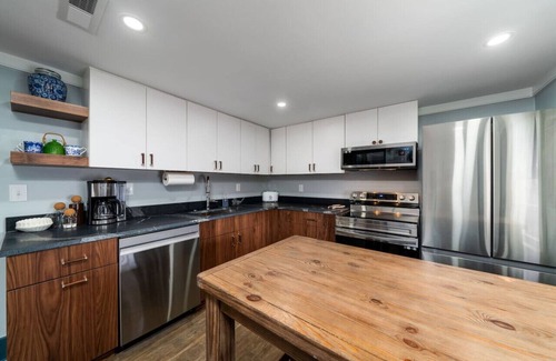 Downtown Charleston Apartamento | Private Pool Oasis 4 Bedroom Suite