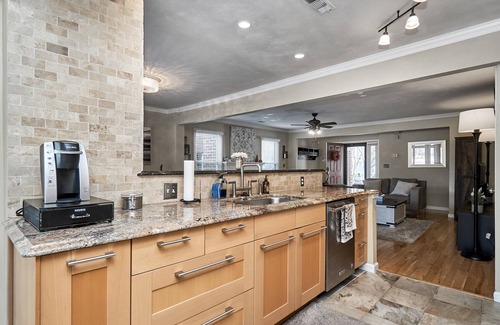 Norfolk - Virginia Beach Casa | Private pool on golf course minutes from VB town center! Verizon Fios internet!