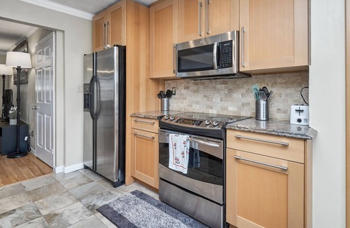 Norfolk - Virginia Beach Casa | Private pool on golf course minutes from VB town center! Verizon Fios internet!