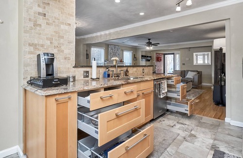 Norfolk - Virginia Beach Casa | Private pool on golf course minutes from VB town center! Verizon Fios internet!