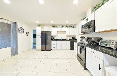 La Playa Casa | Private Pool & Spa/Fenced yard/Pet friendly/Walk to village/Close to beach