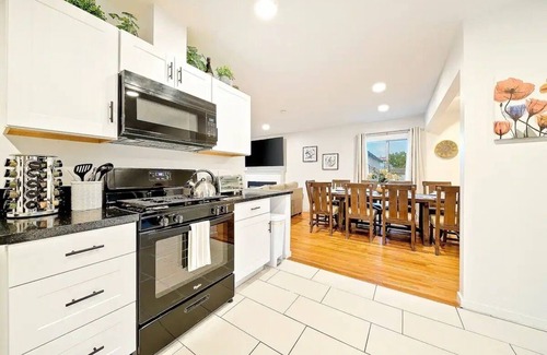 La Playa Casa | Private Pool & Spa/Fenced yard/Pet friendly/Walk to village/Close to beach
