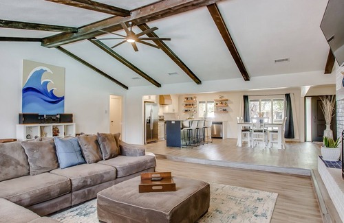 Lubbock Casa | Private pool/spa hidden Oasis getaway with 2 car garage parking in South Lubbock