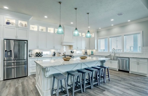 Crystal Beach Casa | PRIVATE POOL & HOT TUB!!! Sleeps 22 w/ 3 King Master Suites & 8 Queen beds!!!