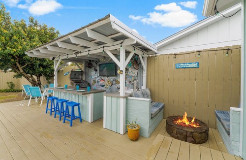 Sunnyside Casa | Private Pool Backyard Oasis! Tiki Bar. 3 blocks to beach. Quiet West End by 30A!