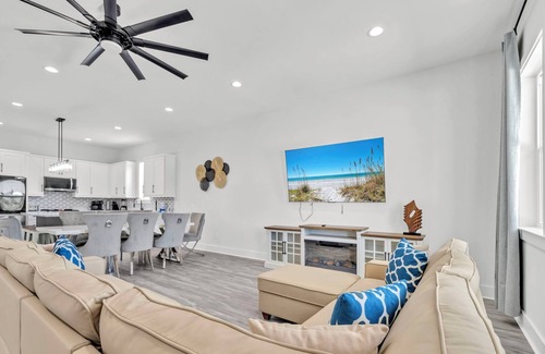 Bahama Beach Casa | 🌴Private Pool-Walk to Beach-Great Location-Evergreen Unit B☀️