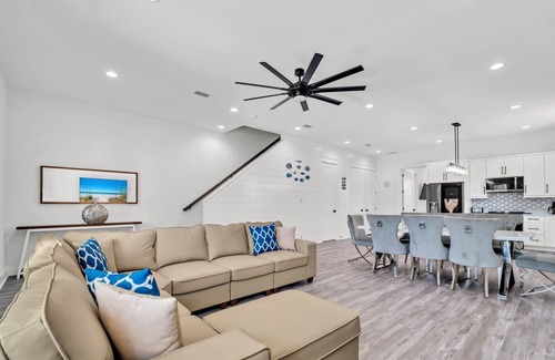 Bahama Beach Casa | 🌴Private Pool-Walk to Beach-Great Location-Evergreen Unit B☀️