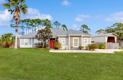 Upper Grand Lagoon Casa | ☀️Private Pool - Close to Beach - Pet Friendly 🐶 - Sea the Blessings