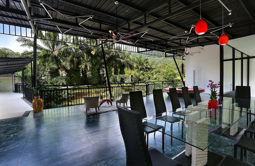 Chalong Villa | Villa moderna con piscina privada con vistas a la montaña para grandes familias y amigos