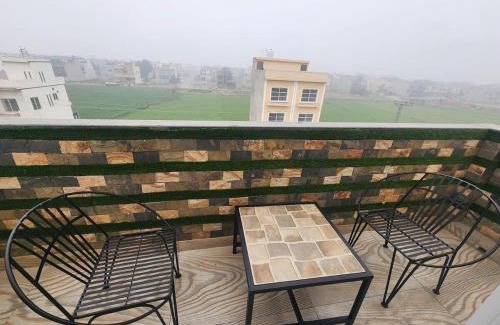 Lahore Apartamento | Private Pool Villa X Pine Avenue X Aargard Rentals