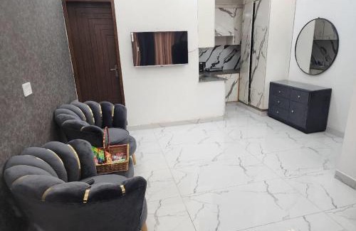 Lahore Apartamento | Private Pool Villa X Pine Avenue X Aargard Rentals