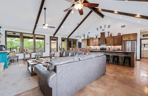 Sabinal Casa | Private pool, volleyball, basketball, outdoor fireplace & less than 5-minute drive to THE Frio River