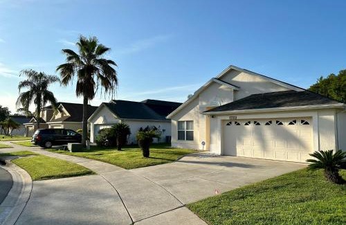 Chatham Park Casa | Private pool with a beautiful view overlooking the lake! Near Disney - Universal