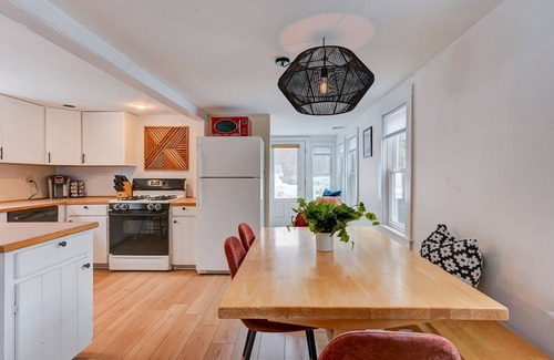North Conway Casa | Private POOL within walking distance of NoCo Village!