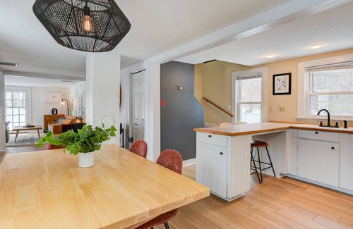 North Conway Casa | Private POOL within walking distance of NoCo Village!