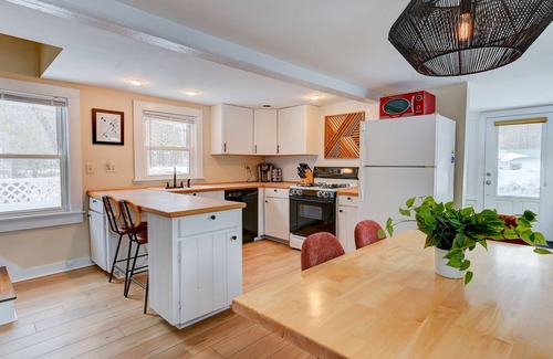 North Conway Casa | Private POOL within walking distance of NoCo Village!