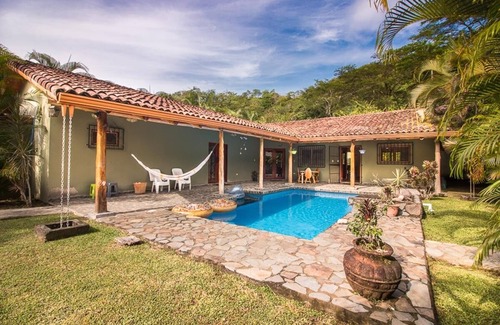 Playa Hermosa Casa | Piscina privada y patio ~ Escapada aislada ~ Minutos a la playa