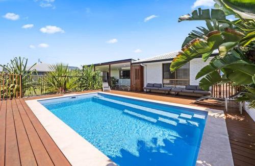 Point Vernon Casa | Private Poolside Paradise -PoolBar - Walk to Beach