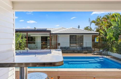 Point Vernon Casa | Private Poolside Paradise -PoolBar - Walk to Beach