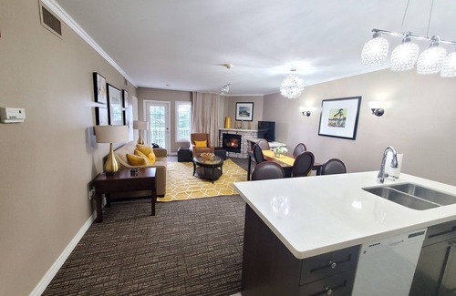Oro-Medonte Casa | PRIVATE PRESIDENTIAL SUITE 1 BEDROOM