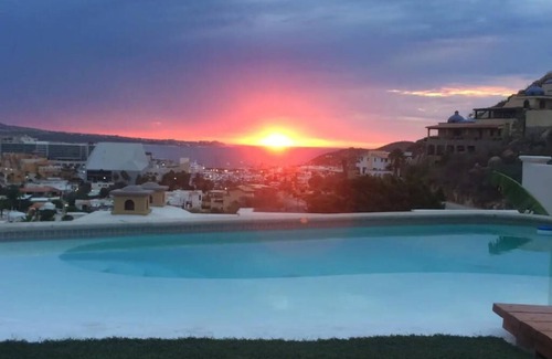 Ildefonso Green Villa | Private, quiet King Master bed & bath,Pool, City & Marina view. Pedregal.