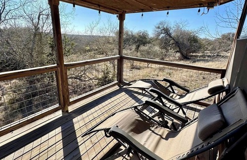 Fredericksburg Cabina | Private, quiet, rustic cabin. Minutes from Old Tunnel State Park