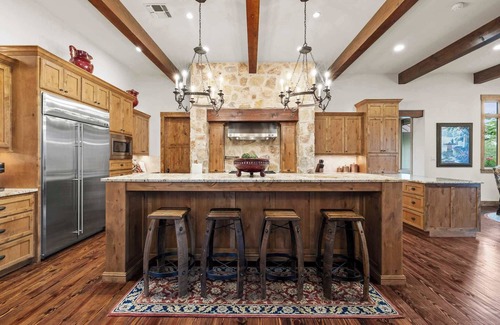 Bergheim Casa | Private Ranch | Pool,Ping Pong,Yoga,Weddings,Games