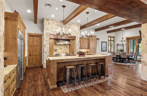 Bergheim Casa | Private Ranch | Pool,Ping Pong,Yoga,Weddings,Games