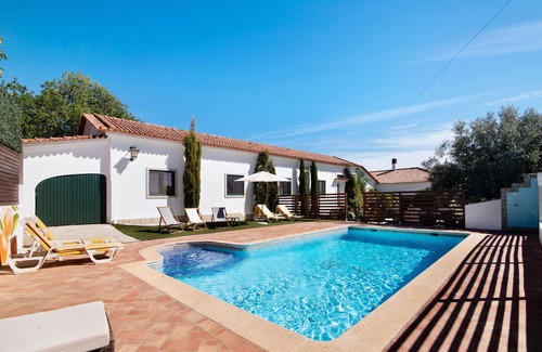 Sao Bras de Alportel Apartamento | Private Refuge in a Quiet Area with Shared Pool