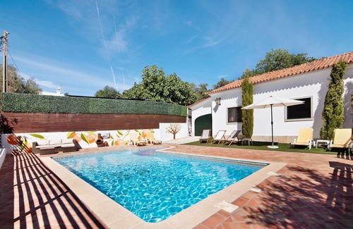 Sao Bras de Alportel Apartamento | Private Refuge in a Quiet Area with Shared Pool