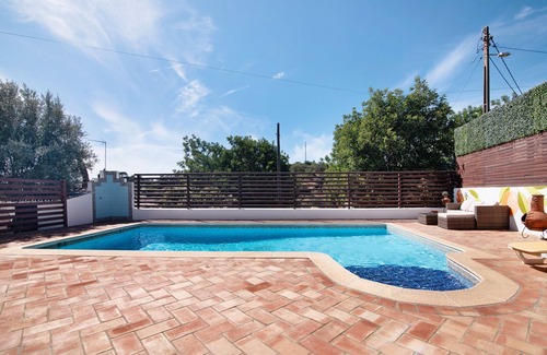 Sao Bras de Alportel Apartamento | Private Refuge in a Quiet Area with Shared Pool